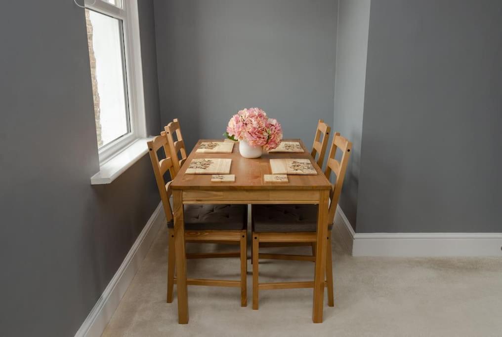 Peaceful & Spacious Family Home In Eastbourne! Extérieur photo