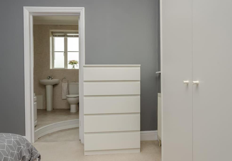 Peaceful & Spacious Family Home In Eastbourne! Extérieur photo
